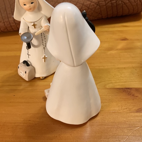 Vintage Nun Doctors, 1962, (set of 2) - Picture 8 of 11